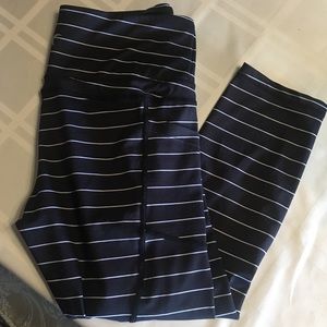 8-10 Black Stripe Pocket LightnTight Hi-Rise Capri
